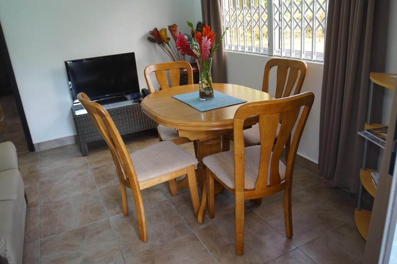 Zeph Self Catering Διαμέρισμα Baie Lazare  Εξωτερικό φωτογραφία